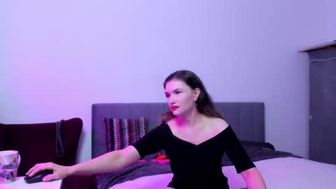 Katherine online show from November 6, 4:02 pm