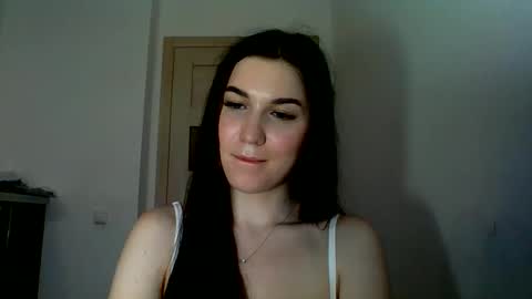 katie_foxi online show from June 6, 5:30 pm