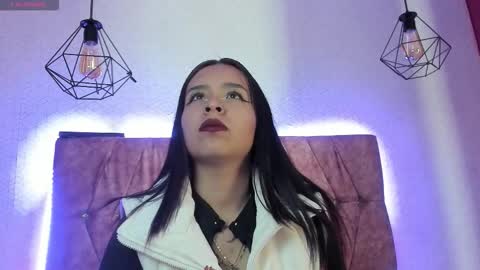 Snapshot of katiie_m chatting on October 18, 12:19 pm Katie online show from October 18, 12:19 pm