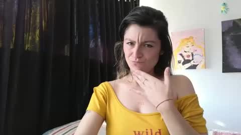 Snapshot of katlopez19 chatting on January 22, 9:44 pm katalina online show from January 22, 9:44 pm
