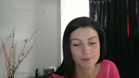 Snapshot of katlopez19 chatting on February 19, 6:10 pm katalina online show from February 19, 6:10 pm