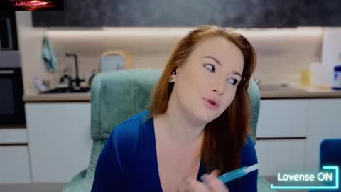 katniss_k online show from November 26, 5:19 am