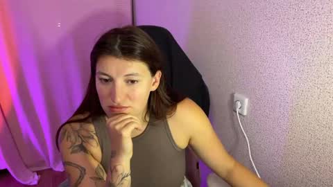 Snapshot of katrin_kristal chatting on October 17, 7:17 pm naked in pvt show 100 tk online show from October 17, 7:17 pm