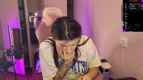 Snapshot of katrin_kristal chatting on March 4, 6:18 pm naked in pvt show 100 tk online show from March 4, 6:18 pm
