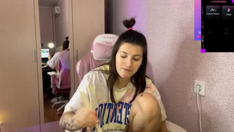 Snapshot of katrin_kristal chatting on January 27, 8:28 pm naked in pvt show 100 tk online show from January 27, 8:28 pm