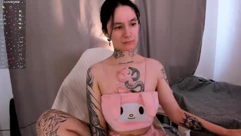 katrina_h0w online show from May 6, 3:54 am