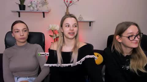 katris_shy online show from January 14, 1:38 pm
