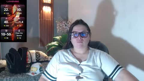 Snapshot of katty_findom_ chatting on October 3, 1:27 pm katty online show from October 3, 1:27 pm