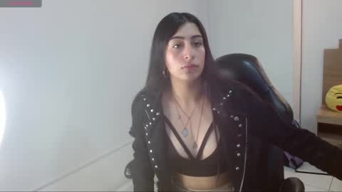 Snapshot of katty_love01 chatting on February 11, 3:40 pm katty_love01 online show from February 11, 3:40 pm