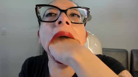 Snapshot of katty_mouth chatting on October 17, 8:45 pm Katty online show from October 17, 8:45 pm