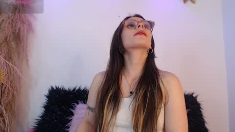 Snapshot of katy_van chatting on December 27, 5:52 am Katy Van online show from December 27, 5:52 am