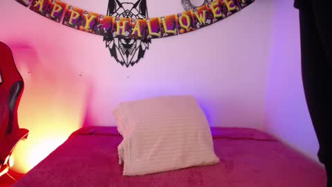 Katy Van online show from November 1, 9:30 pm