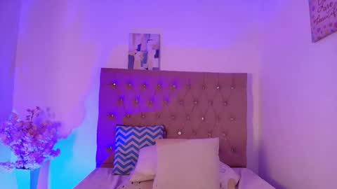 Snapshot of katy_van chatting on September 29, 5:23 am Katy Van online show from September 29, 5:23 am