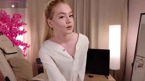 Snapshot of katyy_sweety chatting on October 27, 2:34 pm Lia online show from October 27, 2:34 pm