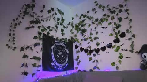 Mia online show from March 13, 9:32 am