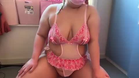 Snapshot of kawaiiasianbbw chatting on March 5, 1:39 pm KawaiiAsianBBW online show from March 5, 1:39 pm