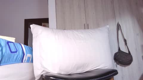  Khawit  online show from October 9, 10:08 am