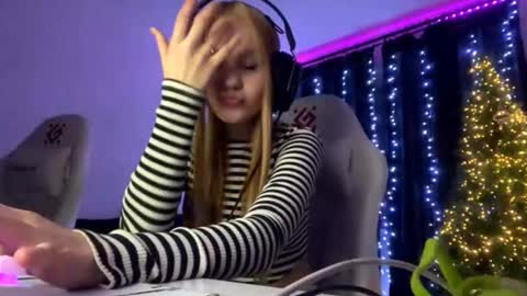 Amia online show from January 14, 5:51 pm