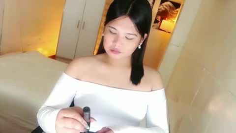 Y O U R        F U T U R E       K A Y L E E  online show from December 21, 2:27 am