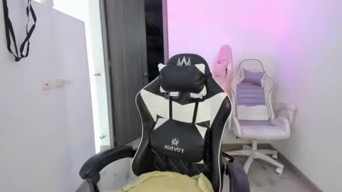 kaylie online show from December 2, 5:59 pm