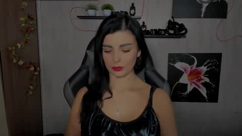 kayworl online show from December 6, 1:00 pm