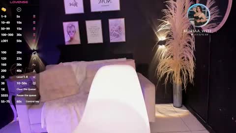 Snapshot of keisha_west chatting on October 4, 8:09 am Keisha online show from October 4, 8:09 am