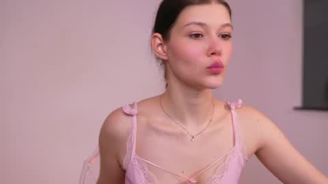 Snapshot of kelly_ember chatting on December 28, 9:31 am KELLY online show from December 28, 9:31 am