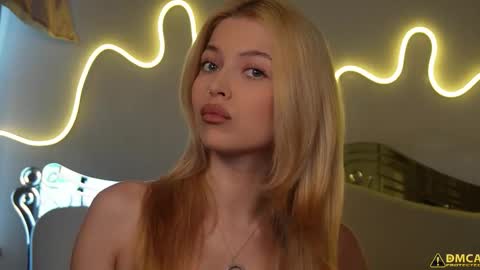 kelly_peachpiee online show from November 16, 5:42 am