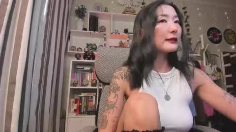 Snapshot of kellyasian chatting on October 9, 7:01 am Leia online show from October 9, 7:01 am