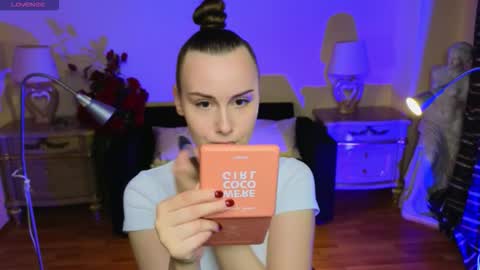 Im Kelly online show from October 10, 11:59 am