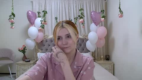 Snapshot of kellystoneys chatting on February 19, 4:44 am Kelly Stoneys online show from February 19, 4:44 am