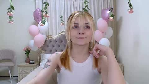 Snapshot of kellystoneys chatting on February 25, 6:33 pm Kelly Stoneys online show from February 25, 6:33 pm