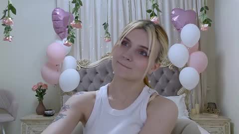 Snapshot of kellystoneys chatting on March 7, 3:39 pm Kelly Stoneys online show from March 7, 3:39 pm