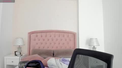 Snapshot of kendall__fox chatting on October 13, 5:10 am Kendall online show from October 13, 5:10 am