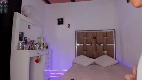 Snapshot of kendall_ewers chatting on September 9, 11:04 pm Kendall ewers online show from September 9, 11:04 pm