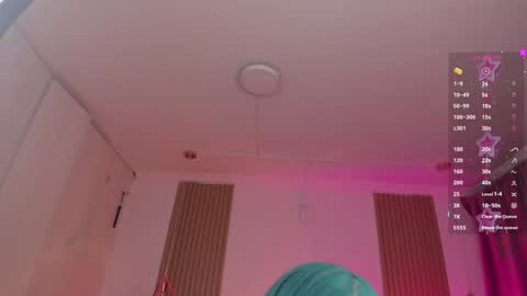 Kendall  online show from November 6, 8:37 pm