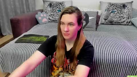 Kendra online show from April 8, 11:40 pm