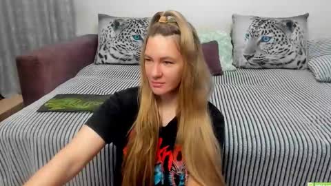 Kendra online show from October 22, 1:43 am