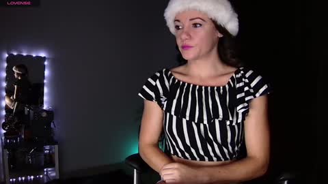 Snapshot of kendracam69 chatting on December 9, 2:02 am Kendra online show from December 9, 2:02 am
