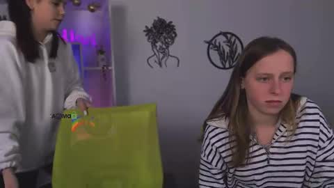 keuli_li online show from January 10, 7:29 pm