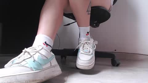     online show from October 1, 4:01 pm