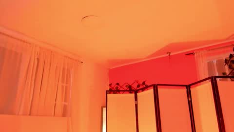 Khloe online show from November 6, 12:55 pm