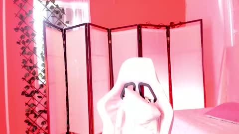 Khloe online show from December 15, 3:06 pm