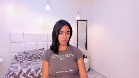 Khloe online show from January 8, 5:50 pm