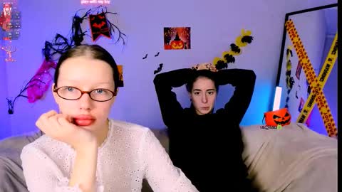 khloebeauty online show from October 25, 7:21 pm