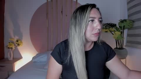 Snapshot of kiara_mirren chatting on October 25, 3:58 am K I A R A  online show from October 25, 3:58 am