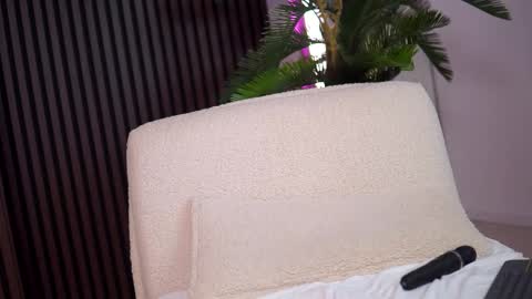 Snapshot of kiara_moreno chatting on September 9, 1:33 pm kiara_moreno online show from September 9, 1:33 pm
