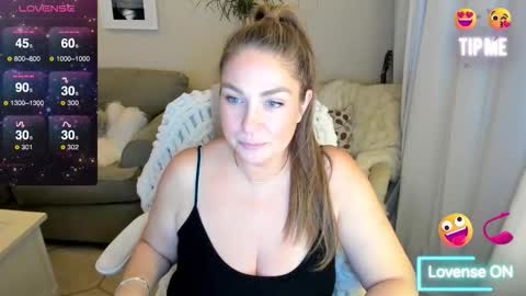 Kiera Reines online show from December 3, 12:46 am