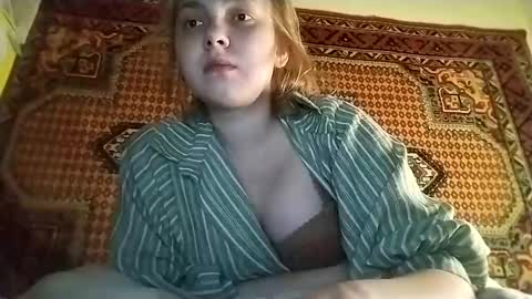 kikibang_ online show from February 22, 6:42 pm