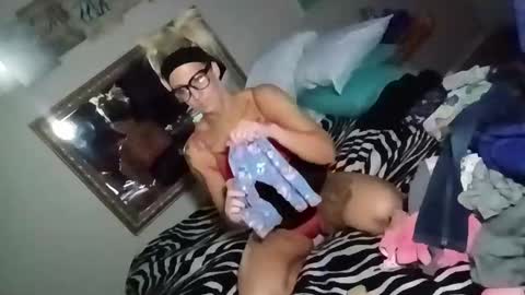 kikilovespartylights online show from December 7, 2:57 pm